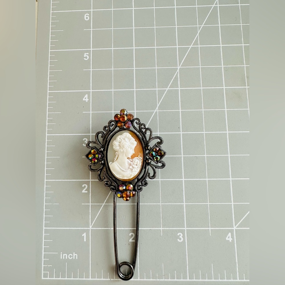 Rhinestone Cameo Safety Pin Brooch - Picture 4 of 12